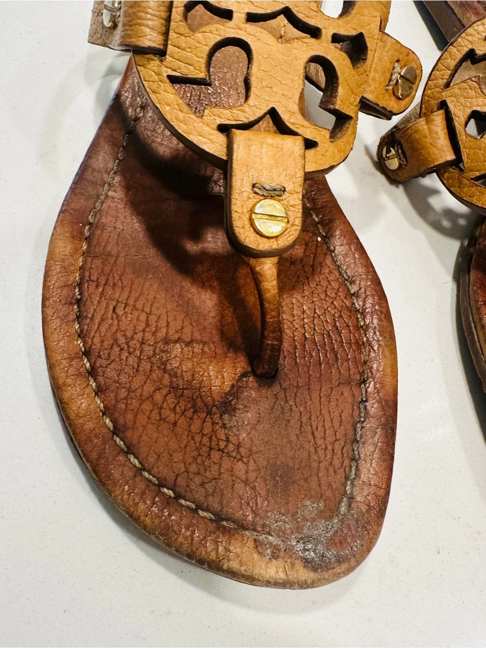 Tory Burch Miller Brown Leather Logo Medallion Thong Sandals Size 8.5